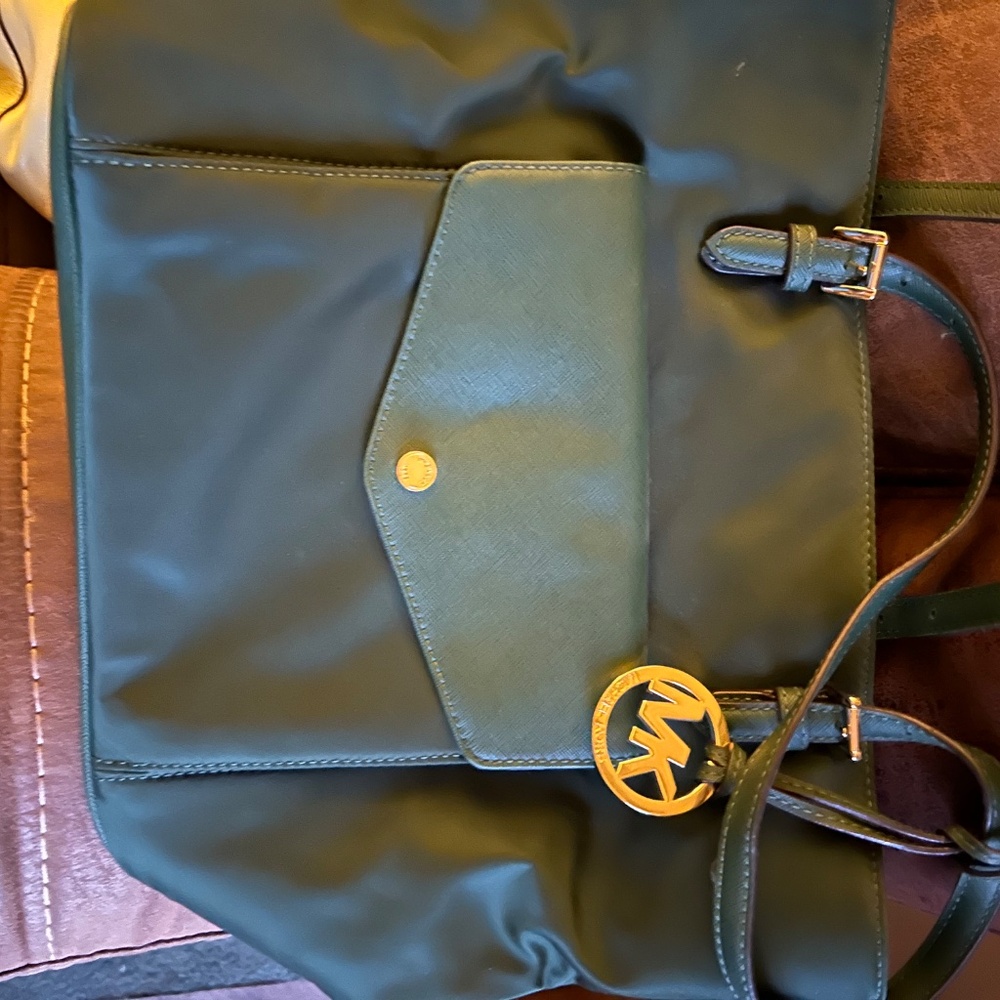 Purses - Picture 4 of 5